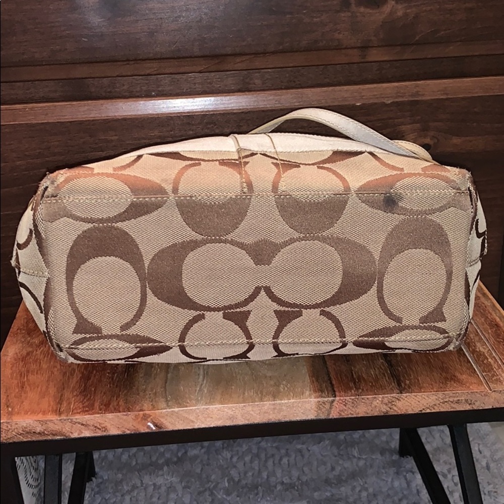Coach Bag - Picture 2 of 4